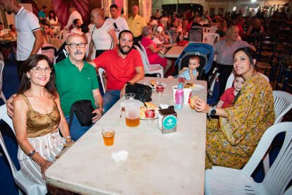 Manuel y Mari Carmen compartieron cena con su familia.