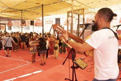 Noches de Candela volvió a animar el ambigú en la Plaza Pablo Cazard.