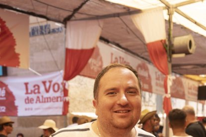 El empresario italiano Antonio Santacroce, uno de los propietarios de Restaurante Buono, presidente del Sulmona Futsal de Italia, fundador de Vinillos Club y cortador profesional de jamón.