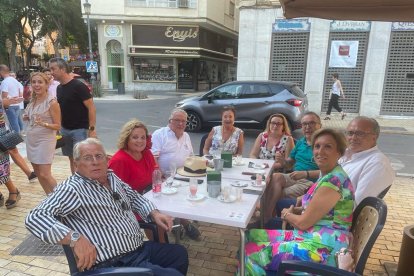 Pablo París, Maribel Moreno, el periodista Antonio Felipe Rubio, Paca de las Heras, Carmen Jiménez, Pedro Manuel de la Cruz, director de La Voz de Almería, José Vicente Rull, director de los hospitales HLA, y Lola Roig.