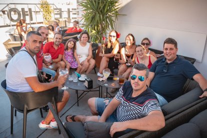 Eulogio Granados, Isa Elvira, Estefanía Plaza, Loli Rueda, Patricia Plaza, Luis Manrubia, Juan Francisco Cortés, Tania Granados, María José Fuentes, Iván Tuleda y El torete.