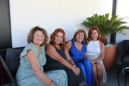 Las hermanas Loli y Leo Ortiz junto a sus amigas Adela González y Lili Castaño.