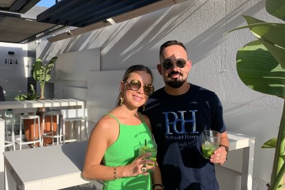 La pareja Jesús Muñoz y Mari Rodríguez disfrutando de la tarde del sábado en el HO.