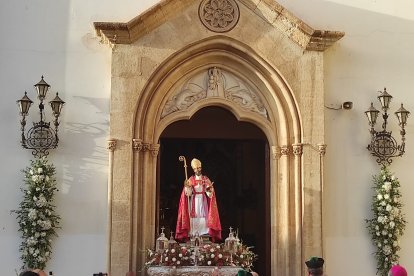 San Indalecio, entrando al Santuario.