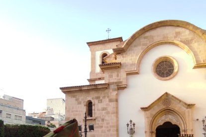 Legionarios ante el Santuario de la Virgen del Mar.
