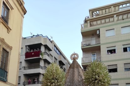 Manto regalado por Isabel II a la Virgen del Mar.