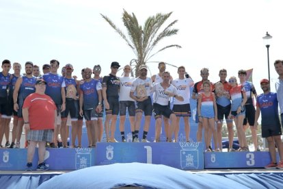 El premio del podio para los grandes del triatlón.
