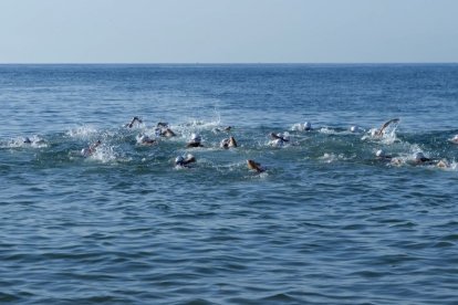 El mar acompañó a los deportistas.