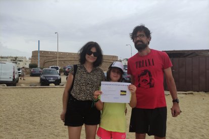 Manuel Berenger, Israel Berenguer y Silvia López ganan un bono familiar para visitar las Cuevas de Sorbas.