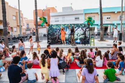 Teatro en Cabo de Gata para concienciar a los más pequeños sobre el cuidado de las playas.