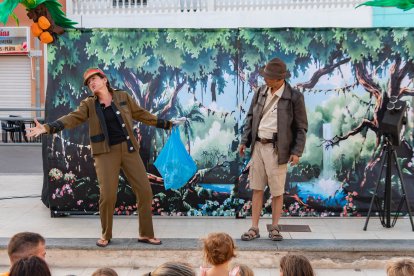 En la Plaza de la Iglesia de Cabo de Gata se rodó la película con la complicidad de los vecinos y turistas.