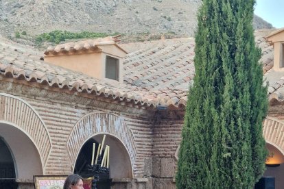 De modo sorpresivo, fue la hija de la exaltadora, Pilar Martínez–Cosentino Alfonso, la que presentó a su madre.