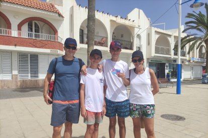 Esta familia gana un bono para el parque acuático de Vera.