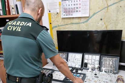 Joyas intervenidas por la Guardia Civil.