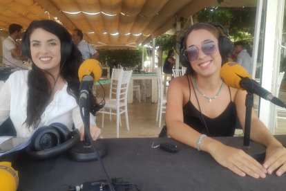 Marina Ginés y Claudia Rodríguez se despiden de la \'SER en la Playa\' desde Mojácar.