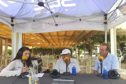 Juan Zamora y Miguel Egea han hablado del oficio tradicional del esparto y de los cursos que se imparten en Mojácar.