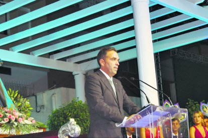 El alcalde de la localidad, Pedro Ridao Zamora, inauguró las fiestas y animó a que todos participasen con alegría y responsabilidad.