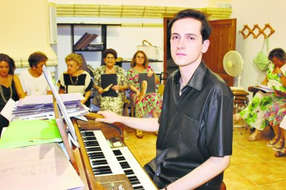 José Luís, organista del Coro Parroquial de Antas.