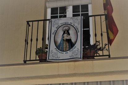 La Virgen de la Cabeza aparecía en muchos balcones de la localidad. 