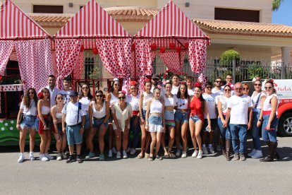 Carroza de los miembros de la Asociación Musical Azahar.