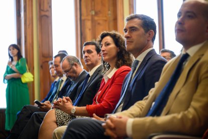 Autoridades, en las primeras filas.