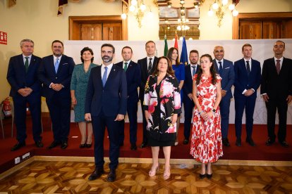 Altos cargos de la Junta, en la foto oficial.