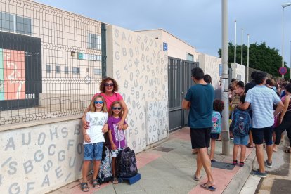 Isabel García y los hijos Noah y Jens.