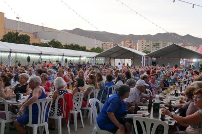 Así lucía la Caseta Municipal de la Feria de Adra durante el homenaje a los mayores.