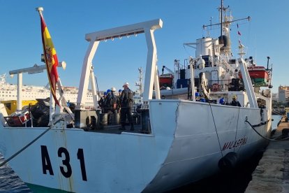 El barco hidrográfico.