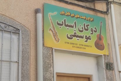 Un rótulo ya puesto.