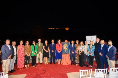 Foto de familia tras la presentación del cartel de la magna.