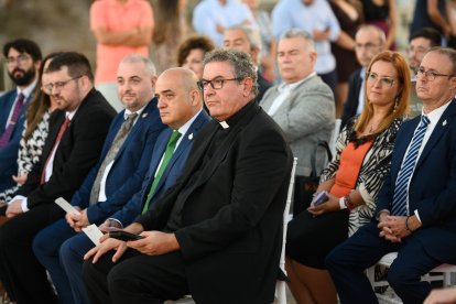 El delegado episcopal para las hermandades, Juan José Martín Campos, junto a miembros de la junta directiva de la Agrupación.