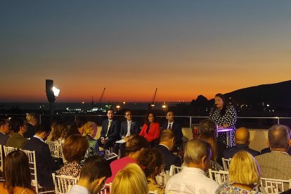 Estefanía Cano presentó un nuevo número de la revista Almería Cofrade.