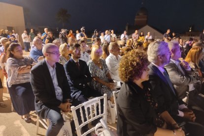 Hermanos mayores y una amplia representación cofrade en la presentación del cartel.