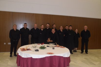 El equipo de Gastrosur, dirigido por Paco Pérez Quesada, que sirvió el aperitivo.