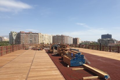 Zona ancha del Cable Inglés, ya con la madera instalada.