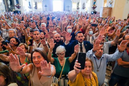 Miles de personas acuden al municipio de Dalías.
