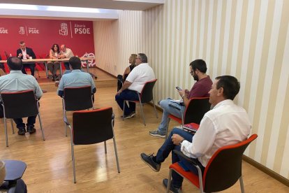 Juan Carlos Pérez Navas y otros miembros de la Ejecutiva del PSOE de Almería.
