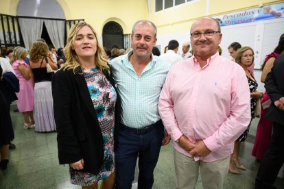 Vecinos y representantes del tejido empresarial de Tabernas durante el cóctel tras la gala.