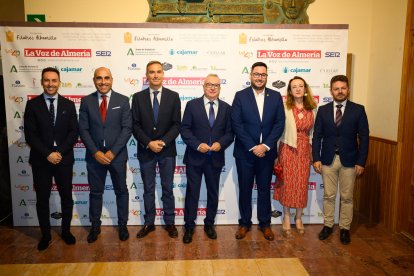 Staff de LA VOZ con delegados territoriales de la Junta de Andalucía.