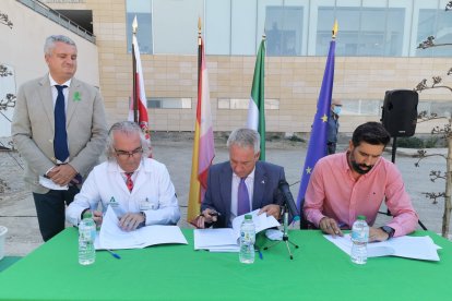 Firma del contrato de obras.