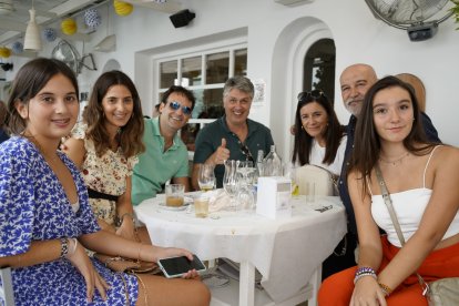 Veratenses y melilleros en Terraza Carmona por la feria.