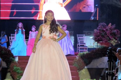 Nieves Paloma Fernández desfilo como una auténtica reina.