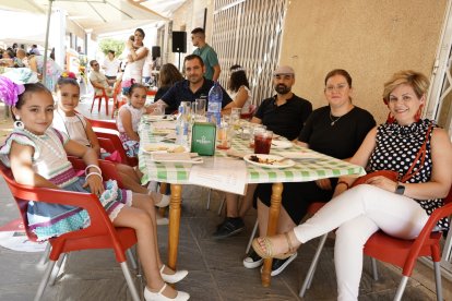Familia Rico y Nieto viven la feria de su municipio por todo lo alto.