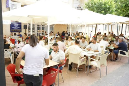 Farolillos, banderines, música y mucho arte para vivir \