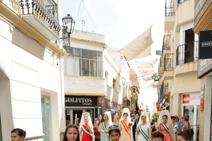 Las damas y reina infantiles lucen sus mejores galas en honor a su patrón.