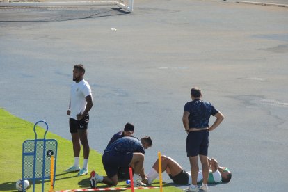 Chumi con gestos de dolor tras lesionarse.