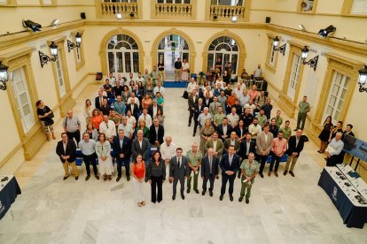 Foto de familia de mandos de la Legión, autoridades y patrocinadores