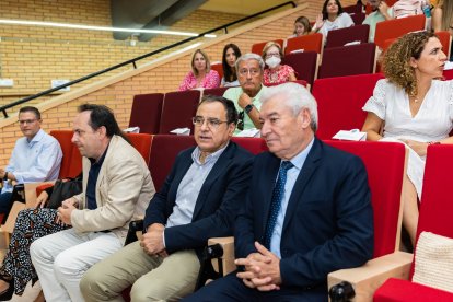Tesifón Parrón, delegado del Rector para la implantación de Medicina; José Joaquín Céspedes, vicerrector de Planificación Estratégica y Profesorado; Juan García, vicerrector de Posgrado, Empleabilidad y Relaciones con Empresas e Instituciones.