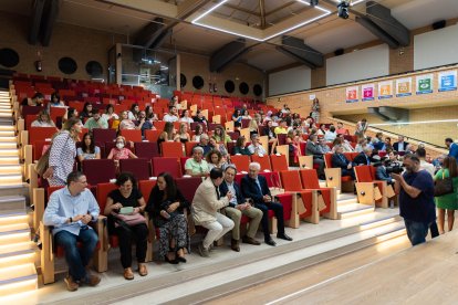 Numerosas personas siguieron muy de cerca la intervención de Pascual-Leone.